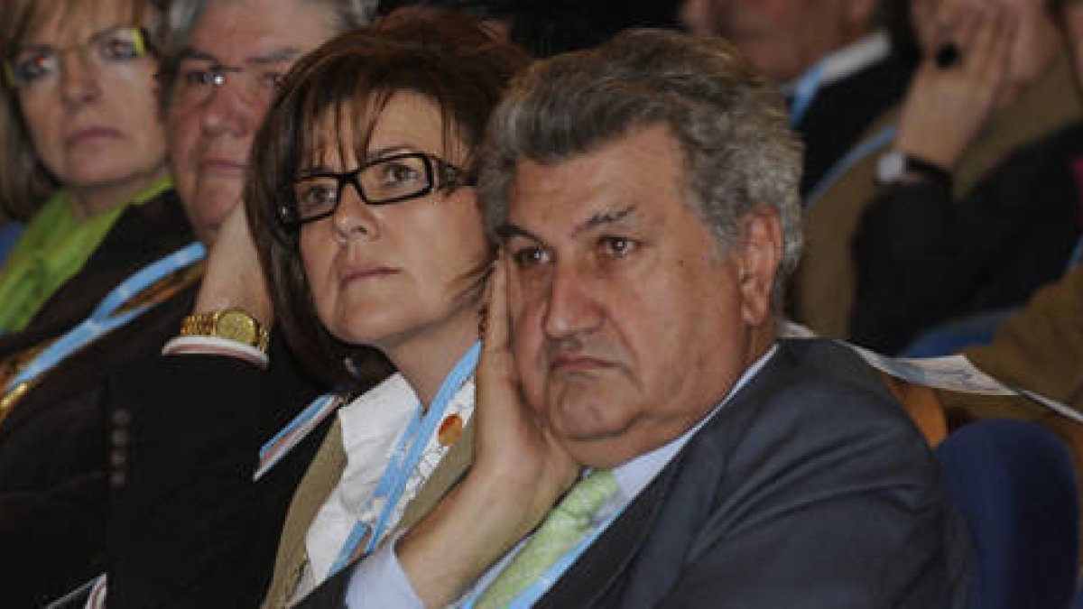 Jesús Posada y Marimar Angulo en el último Congreso Provincial del PP. / VALENTÍN GUISANDE-