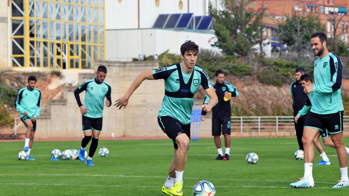 Guillermo e Higinio en un entrenamiento de esta semana en el anexo de Los Pajaritos.-Mario Tejedor