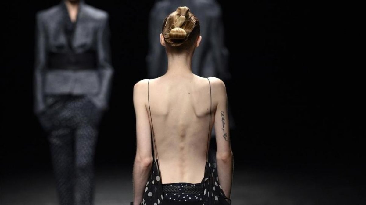 Una modelo en un desfile del 2012-MARTIN BUREAU