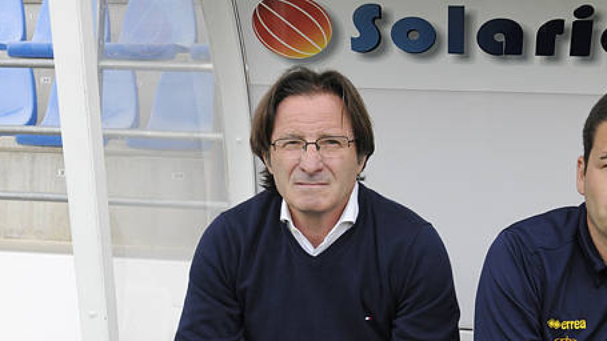 José Antonio Anquela se sentará en el banquillo numantino la próxima temporada. / ÁLVARO MARTÍNEZ-