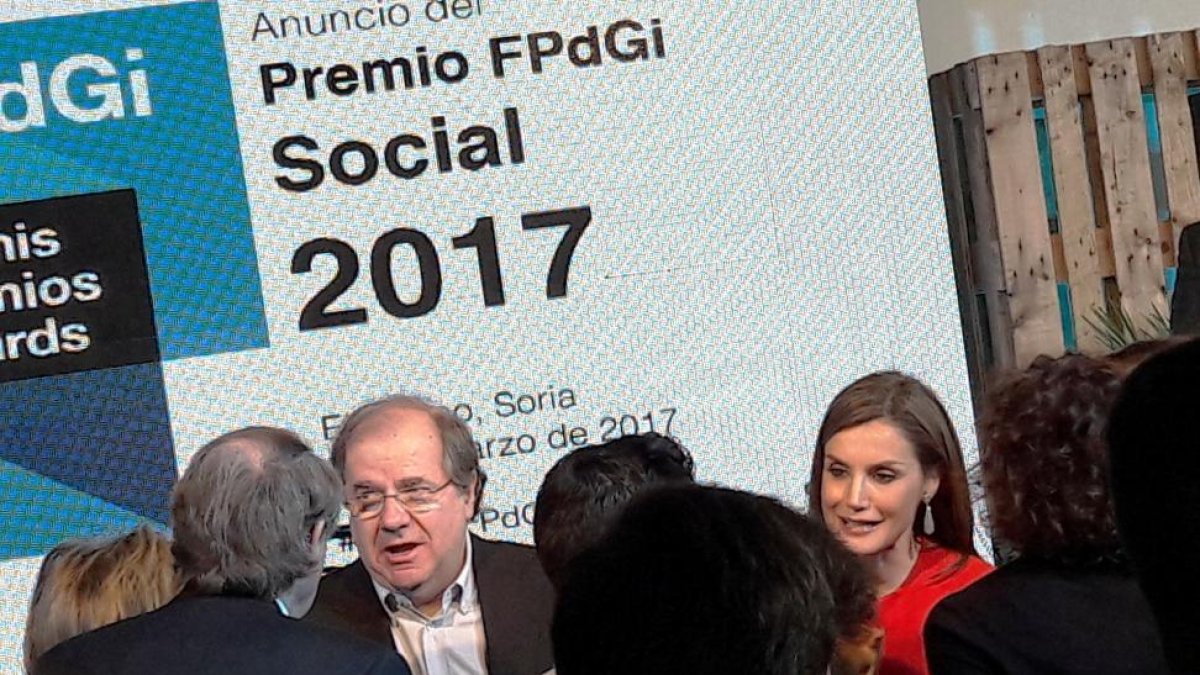 Juan Vicente Herrera y la reina Letiziz en El Hueco tras finalizar el acto.-
