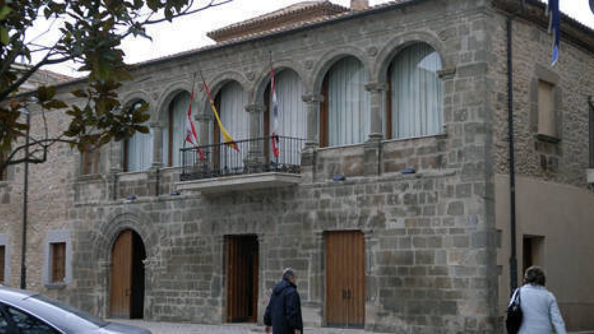 Fachada del Ayuntamiento de Ágreda. /FERNANDO SANTIAGO-