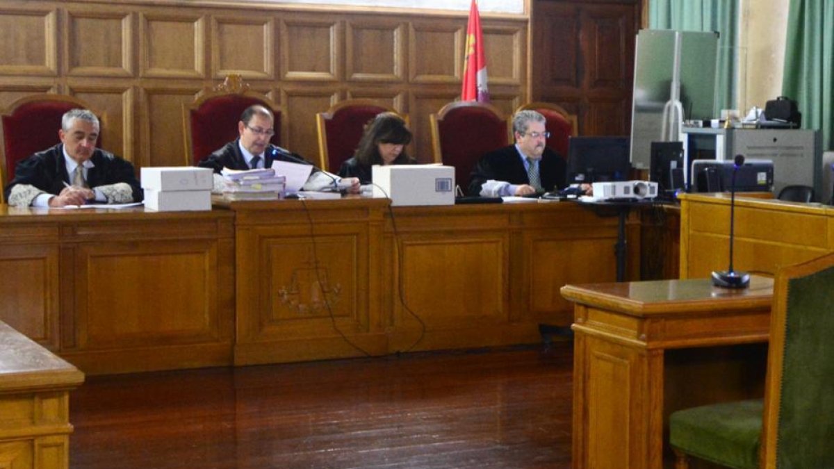 Magistrados de la Audiencia Provincial en un juicio.-ÁLVARO MARTÍNEZ