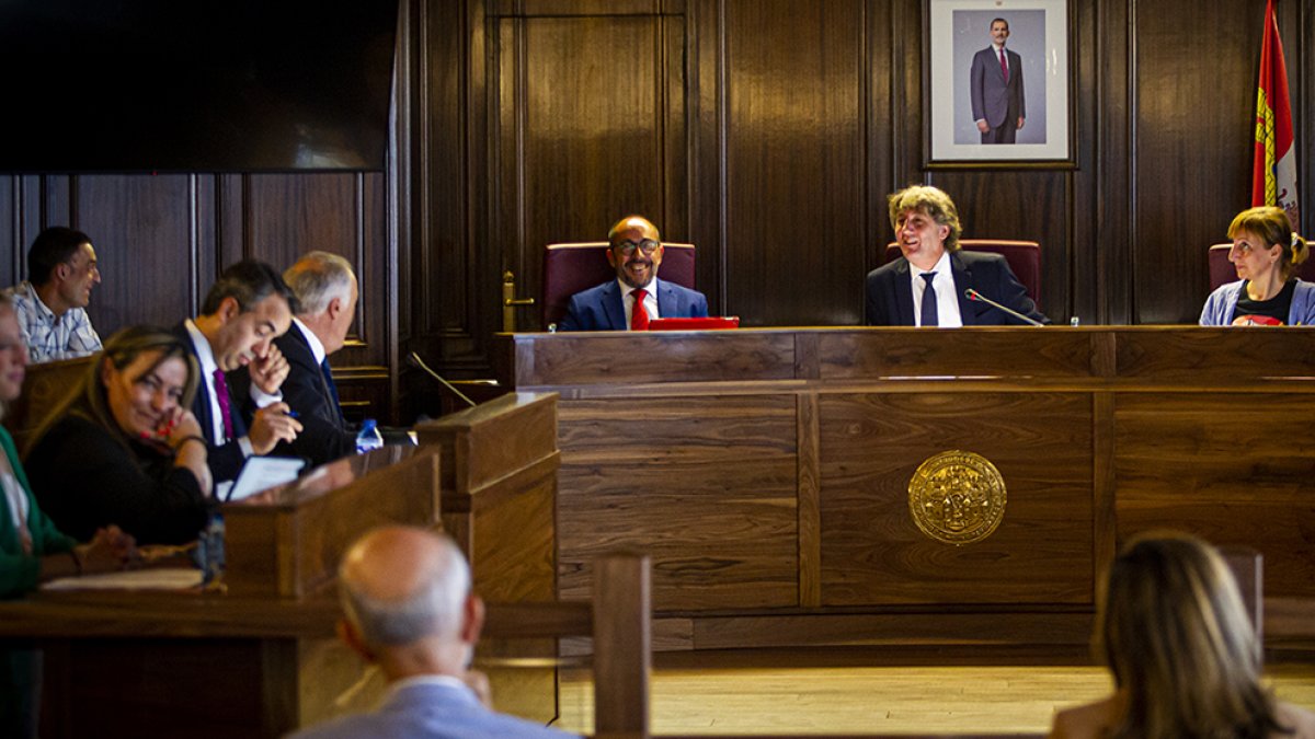 Pleno de la capital ayer - MARIO TEJEDOR