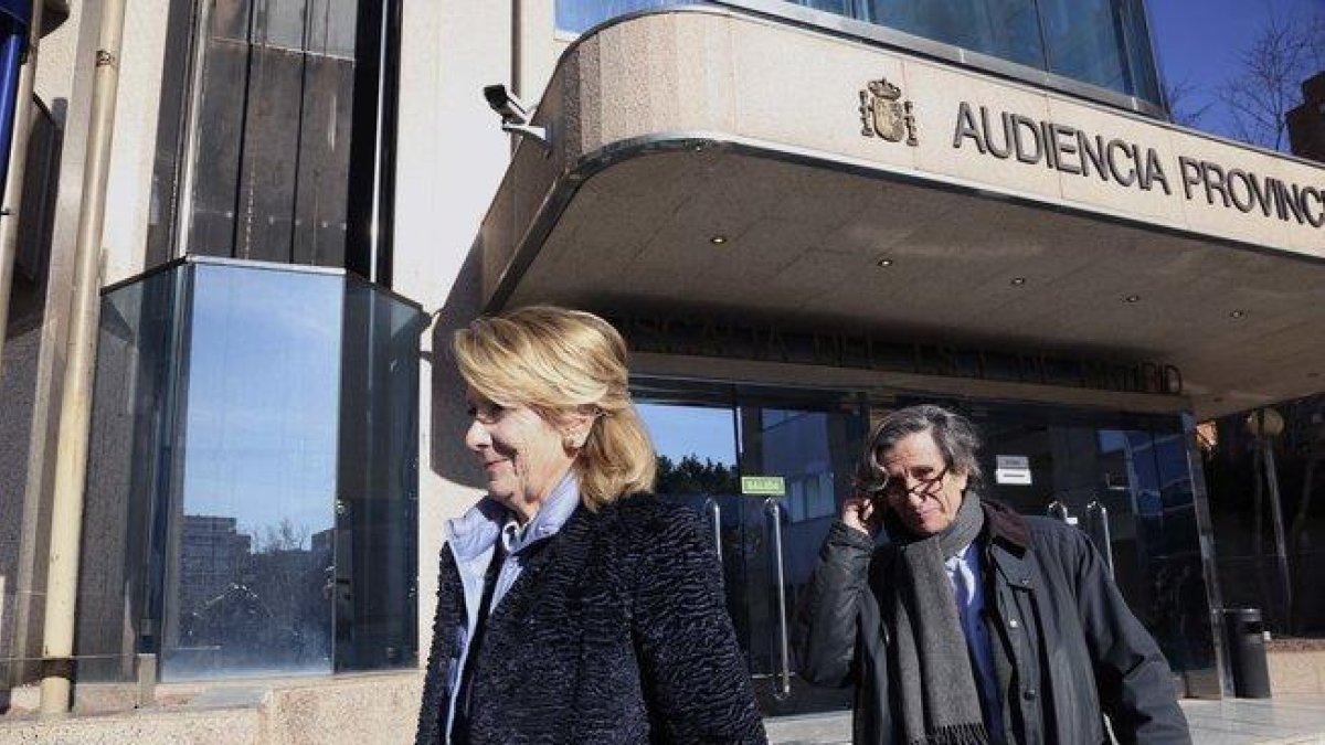 La expresidenta de la Comunidad de Madrid Esperanza Aguirre a su salida de la Audiencia Nacional.-DAVID CASTRO