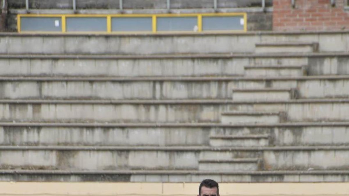 El entrenador numantino, Aritz López Garai, dirige uno de las sesiones de preparación en el anexo de Los Pajaritos.-VALENTÍN GUISANDE