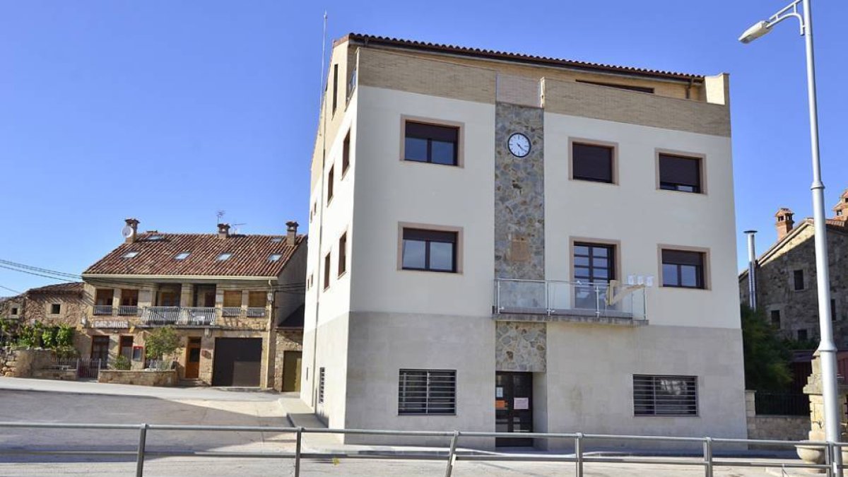 Casa consistorial de Golmayo, en la actualidad rematándose con financiación de los Planes.-ÁLVARO MARTÍNEZ