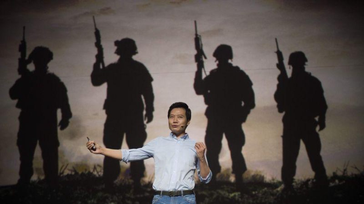 Lei Jun, consejero delegado de Xiaomi, presenta la estrategia futura de la compañía en Pekín.-NICOLAS ASFOURI / AFP