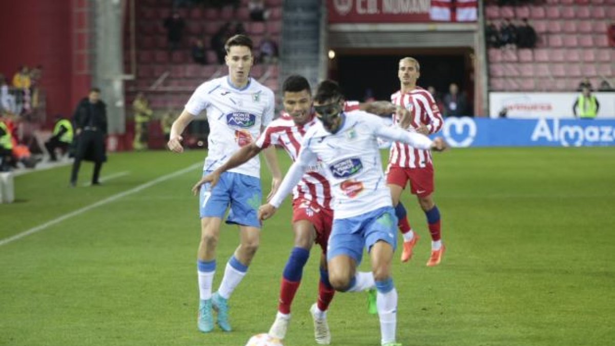 Íñigo Miranda en el encuentro de Copa ante el Atlético. HDS