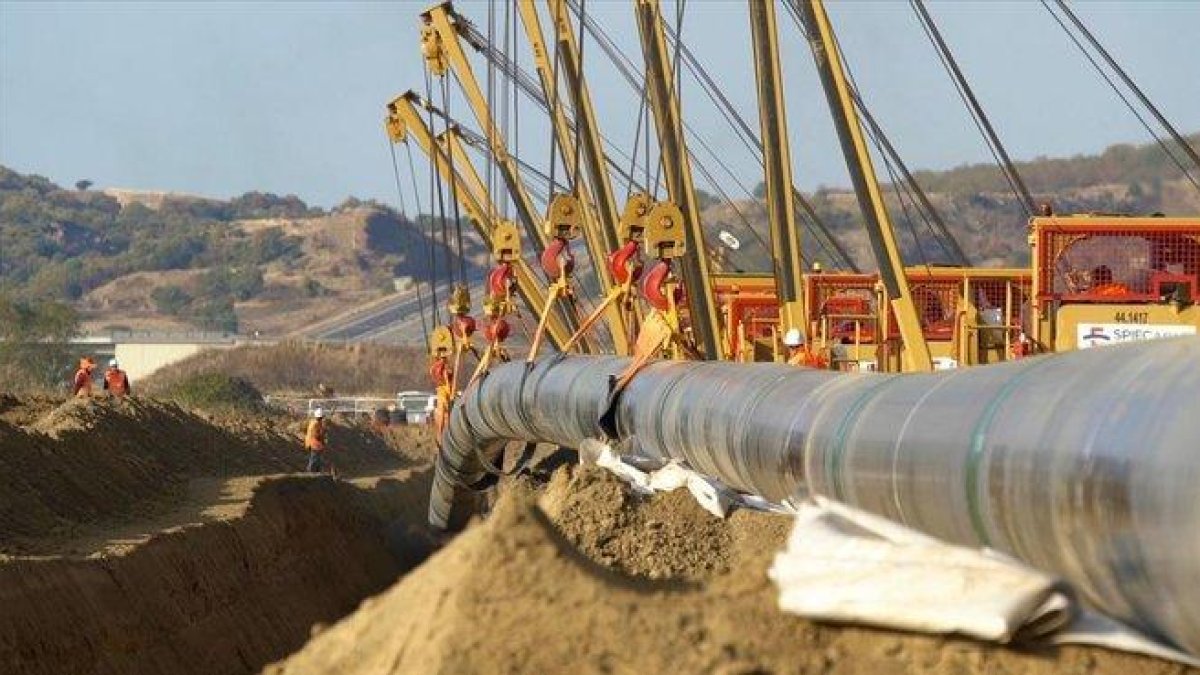 Construcción de un gasoducto.-