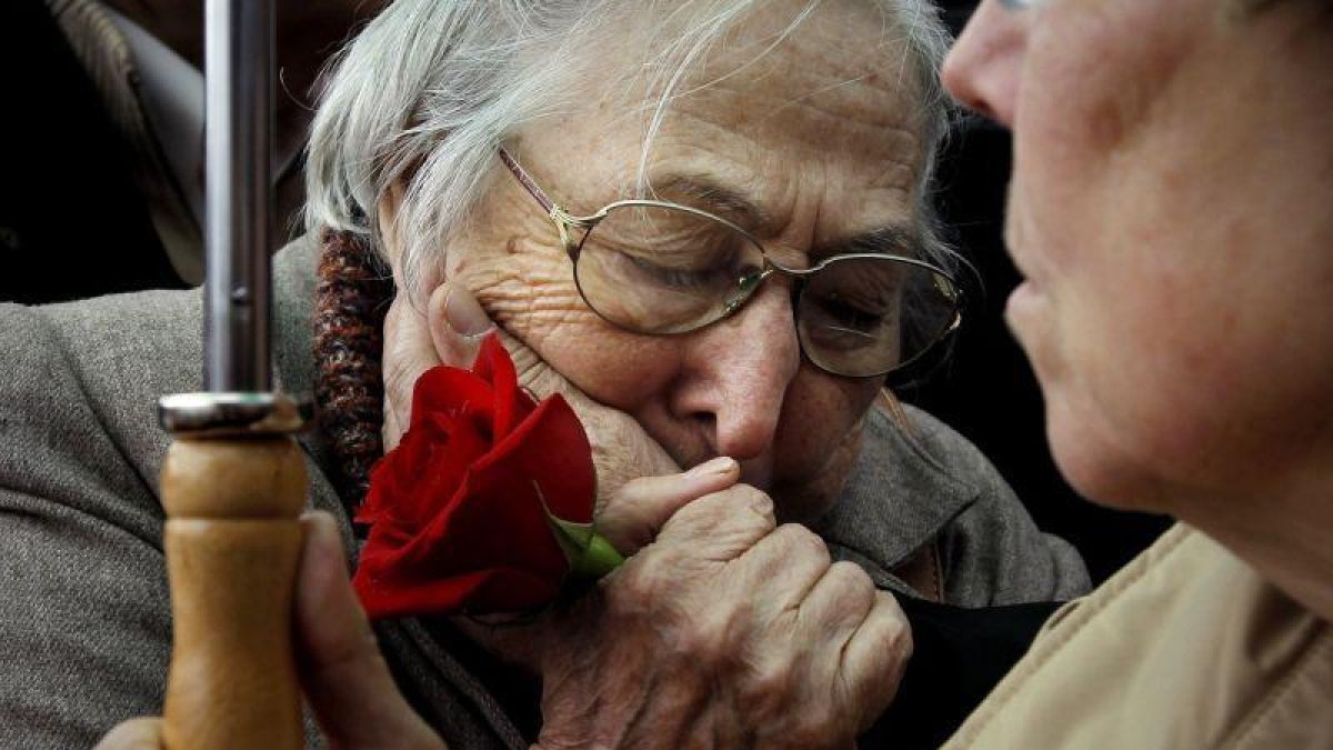 Josefina Samper en el entierro de Marcelino Camacho 2010.-JOSÉ LUIS ROCA