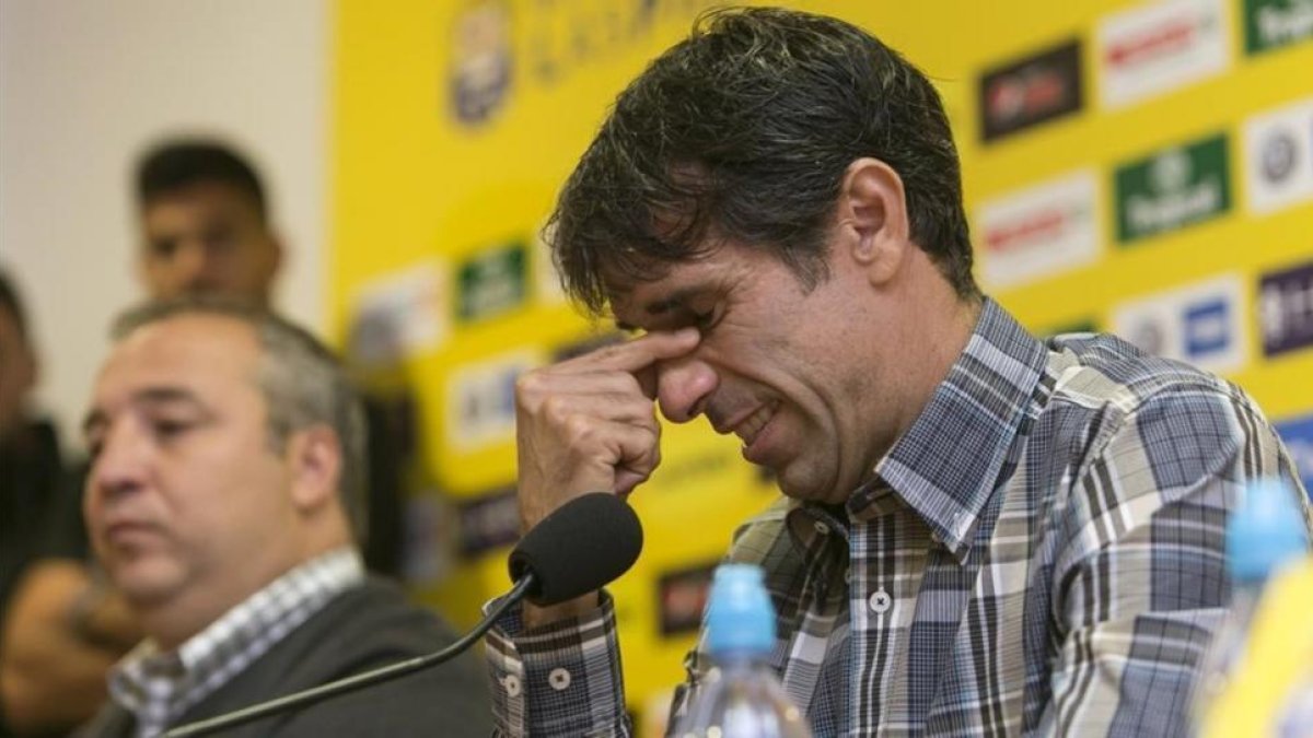 Juan Carlos Valerón anuncia la retirada y se emociona.-EFE / QUIQUE CURBELO