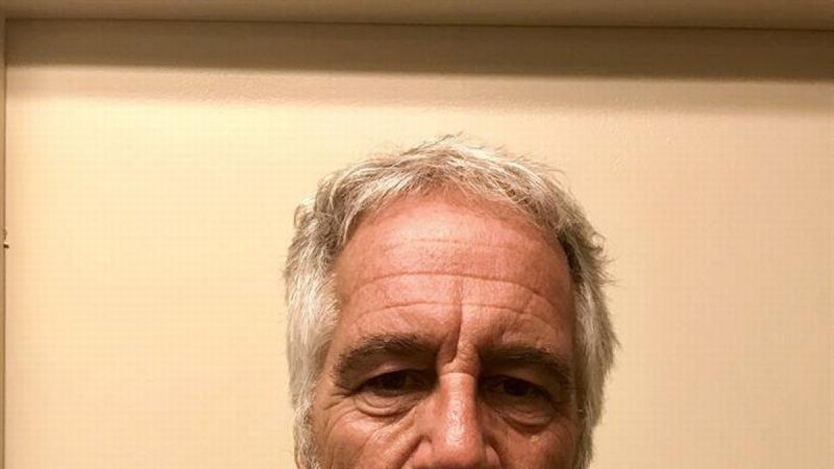 Jeffrey Epstein ha sido imputado por explotación sexual de chicas menores y violación.-EFE