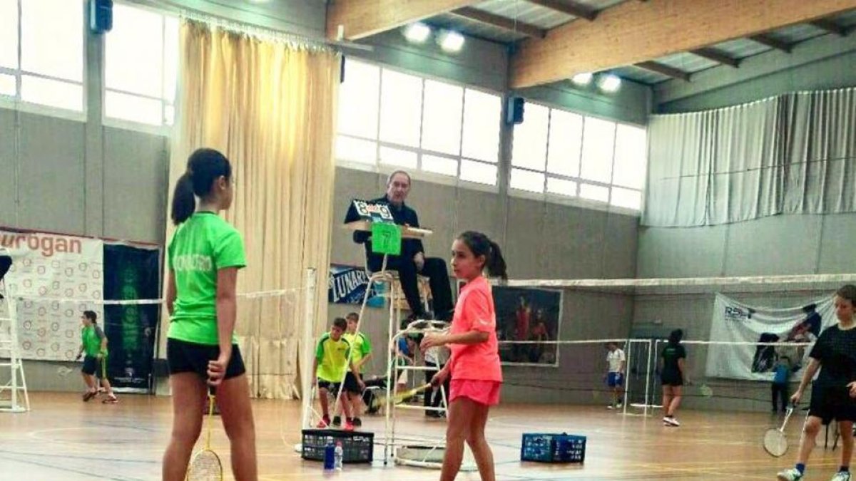 Un momento de la competición de los pupilos del Club Valonsadero Bádminton.-CEDIDA