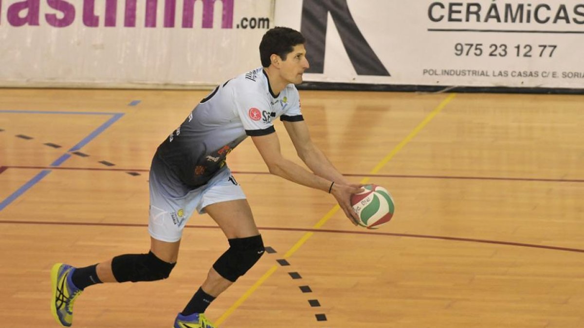 Alberto Salas dela las canchas después de dos décadas en la primera línea del voleibol. HDS