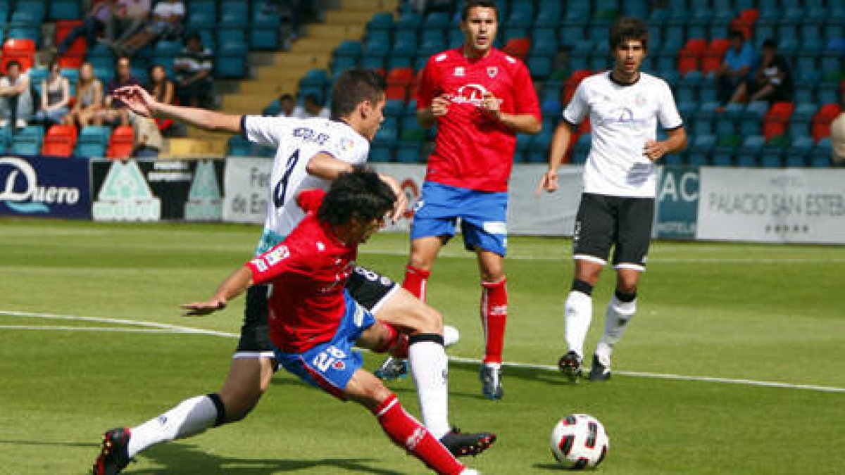 El Numancia fue de menos a más en El Helmántico. / Área 11-