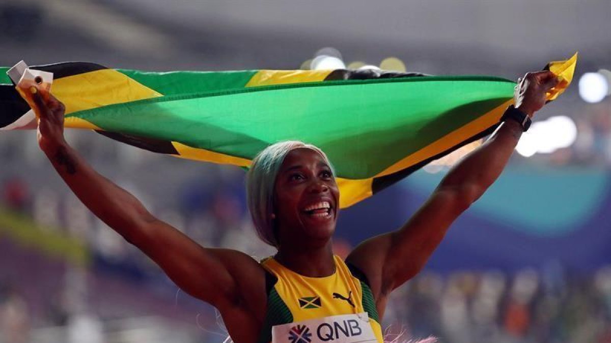 Fraser-Pryce tras cruzar la meta.-EFE