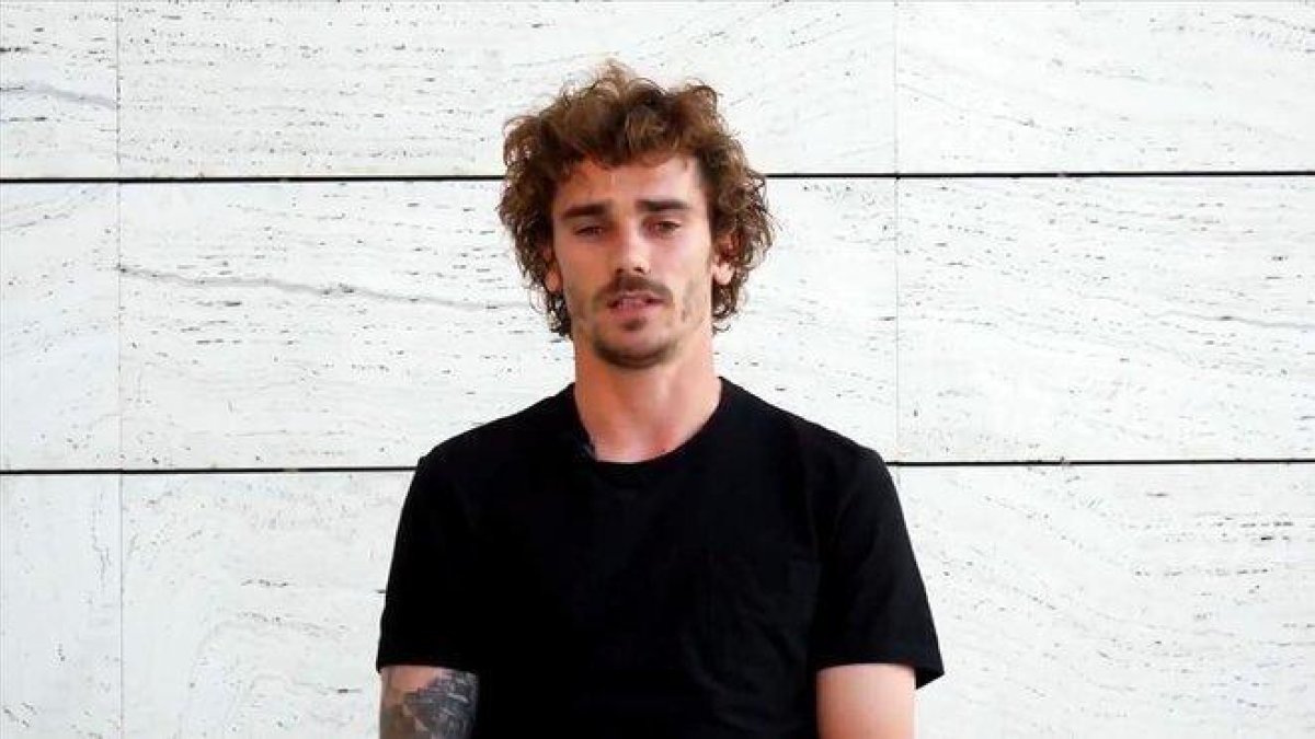 Captura de pantalla del vídeo en el que Griezmann anuncia su adiós al Atlético.-