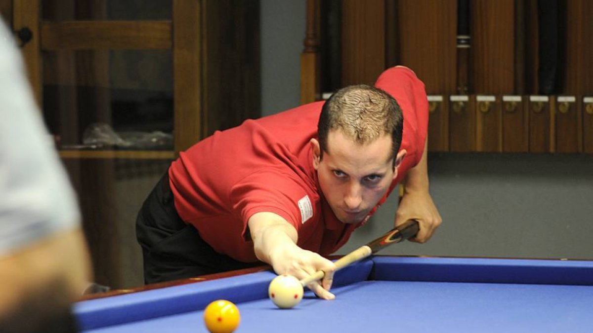 Carlos Cortés ganó su partido ante el equipo de Santander.-VALENTÍN GUISANDE