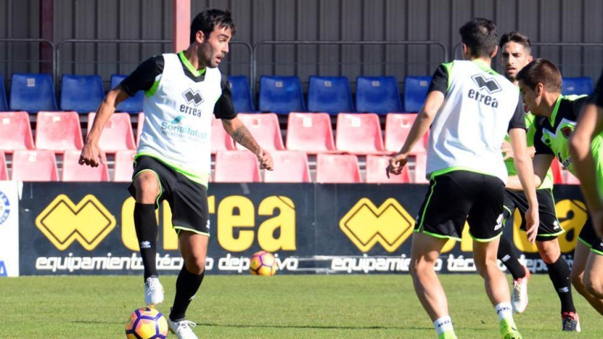 El jugador numantino, Alberto Escassi.-ÁLVARO MARTINEZ