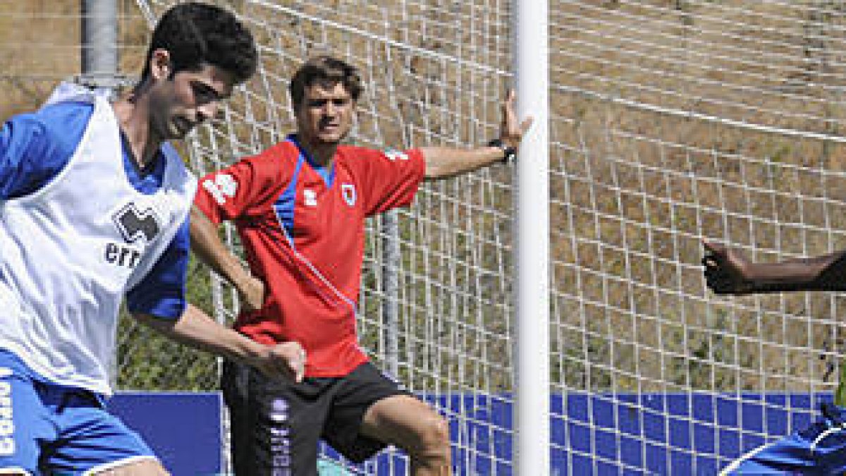 Julián Jiménez cumple su segunda camapaña como preparador físico rojillo. / V. Guisande-