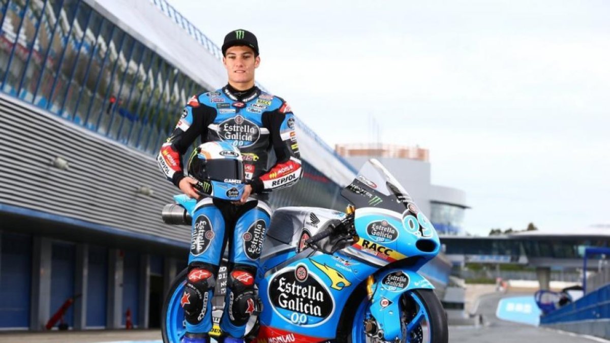 Jorge Navarro junto a su moto en una imagen de archivo-AGENCIAS