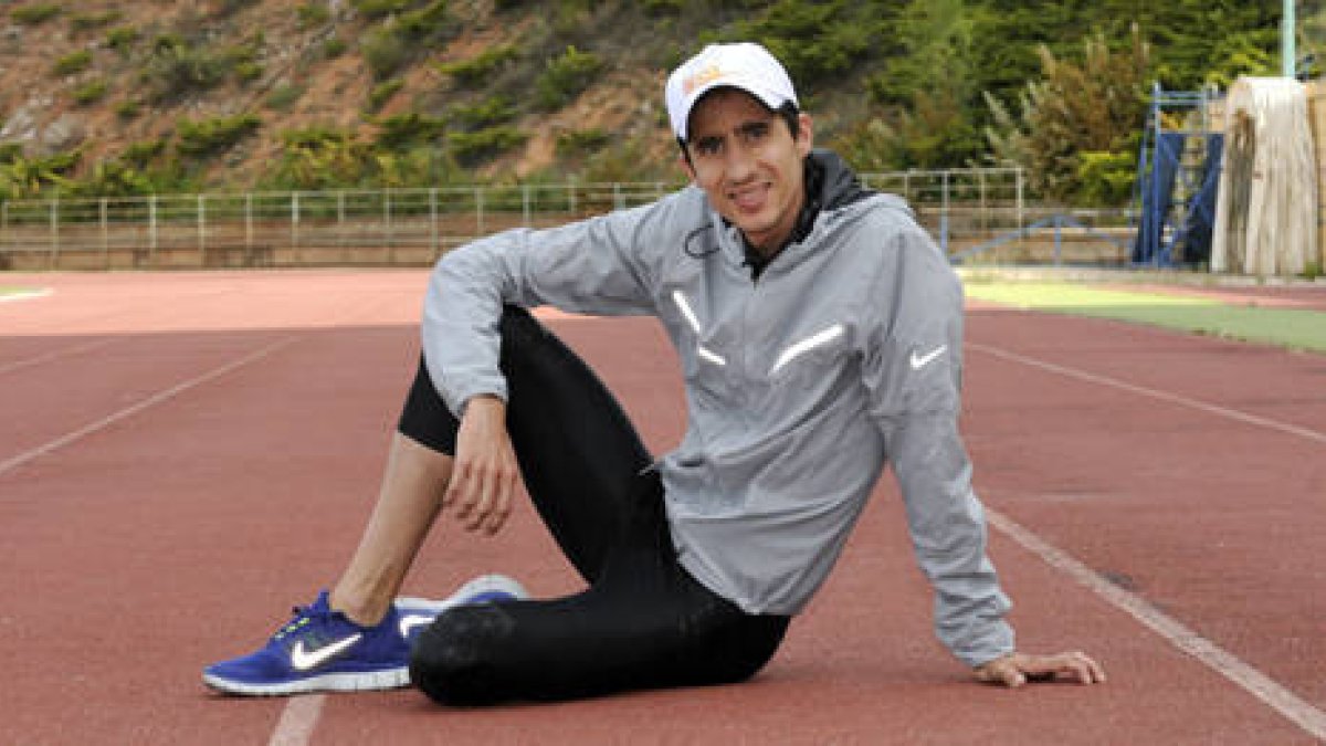 Manuel Olmedo durante un entrenamiento en las pistas de Los Pajaritos. / VALENTÍN GUISANDE-