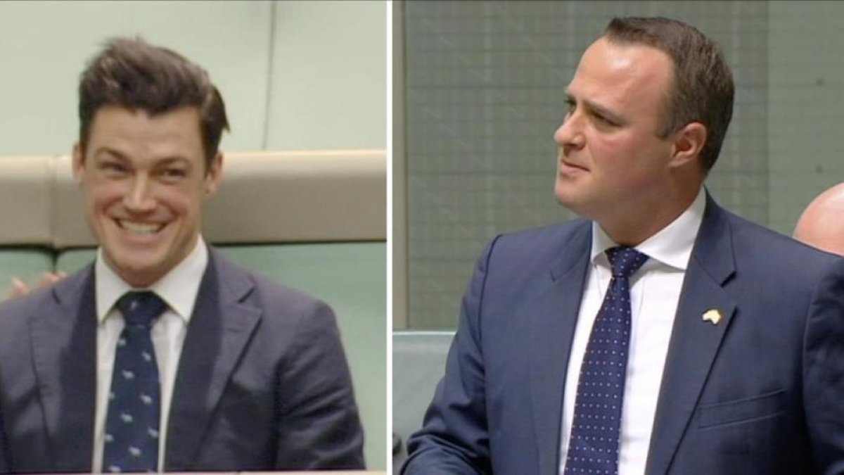 A la derecha el diputado Tim Wilson y a la izquierda su novio, Patrick Bolger.-EL PERIÓDICO