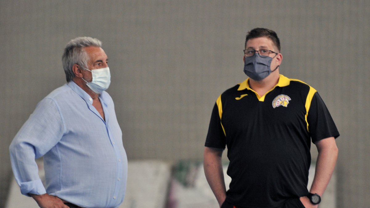 Jordi Lluelles y el presidente del BM Soria Carlos Heras. HDS