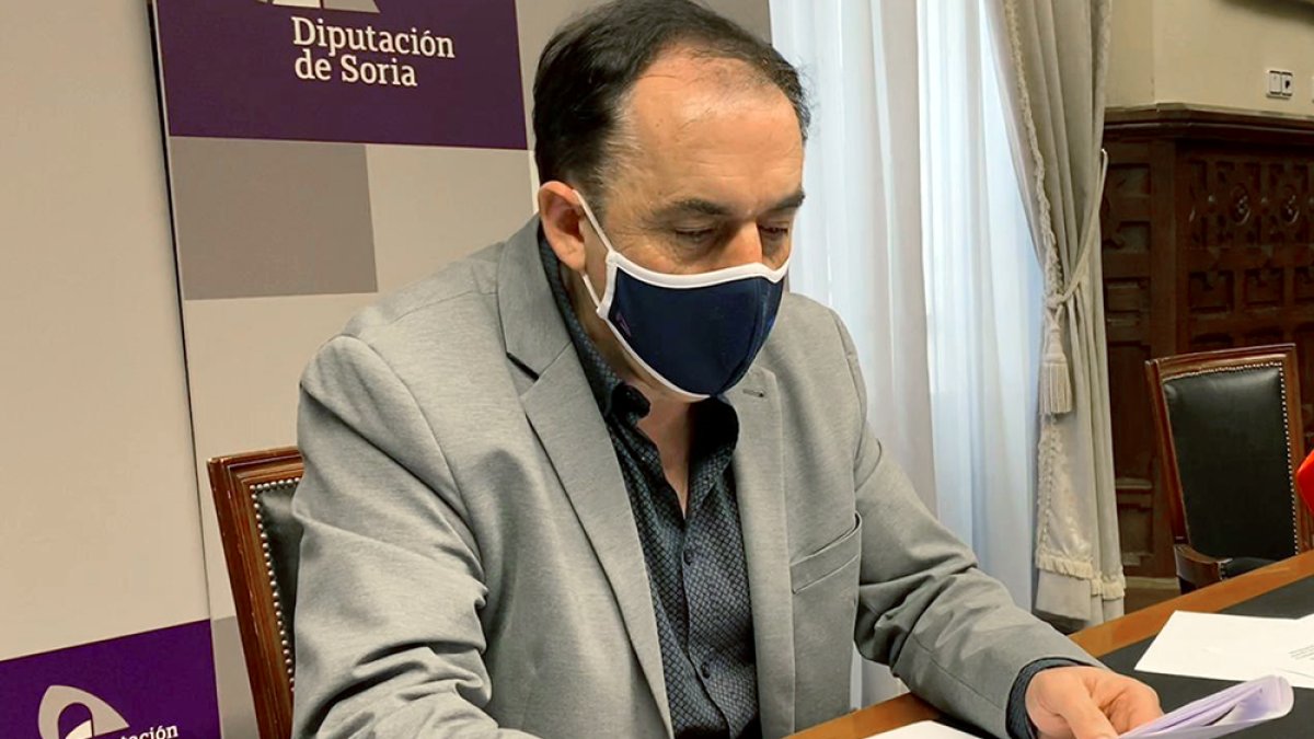 Benito Serrano, durante la rueda de prensa en Diputación.-HDS