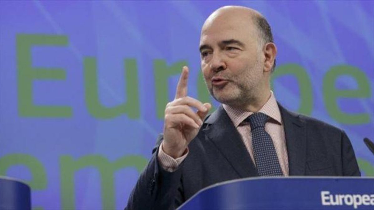El eurocomisario de Economía y Asuntos Financieros, Pierre Moscovici.-EFE / OLIVIER HOSLET