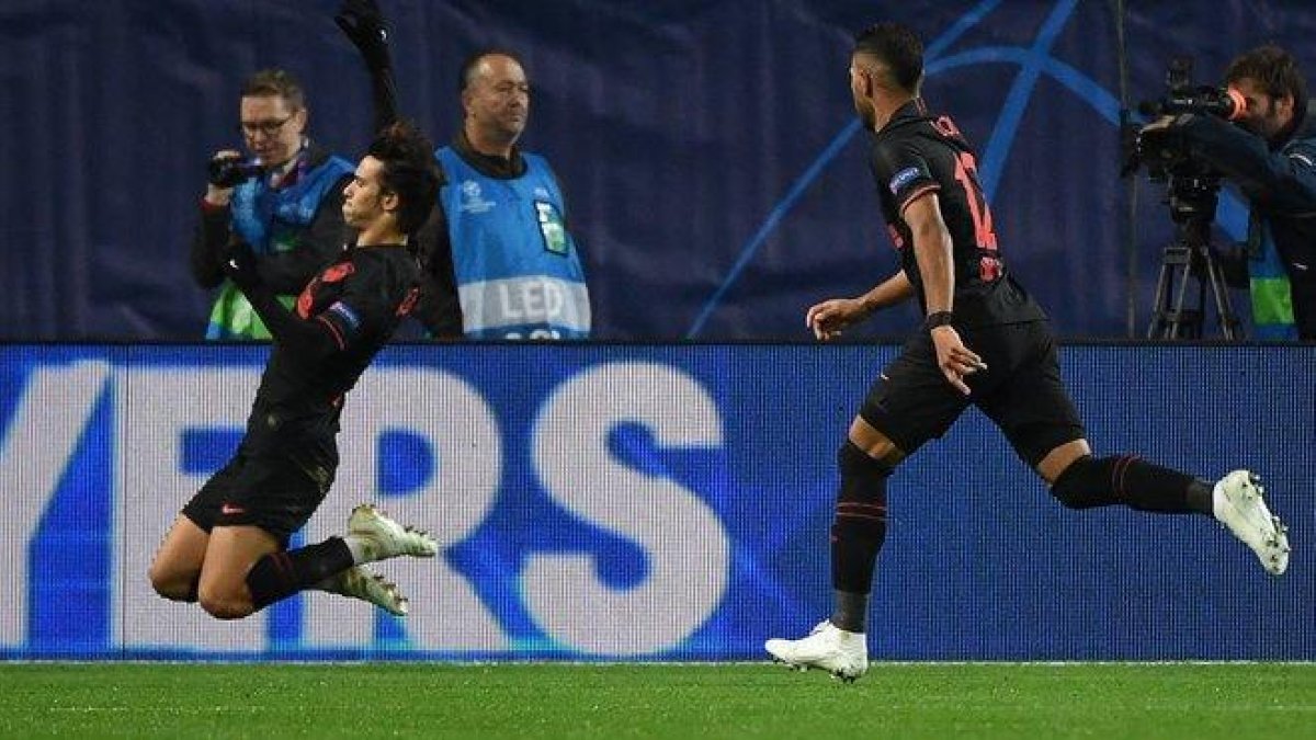 El atlético João Félix celebra el primer gol ante el Lokomotiv de Moscú.-AFP