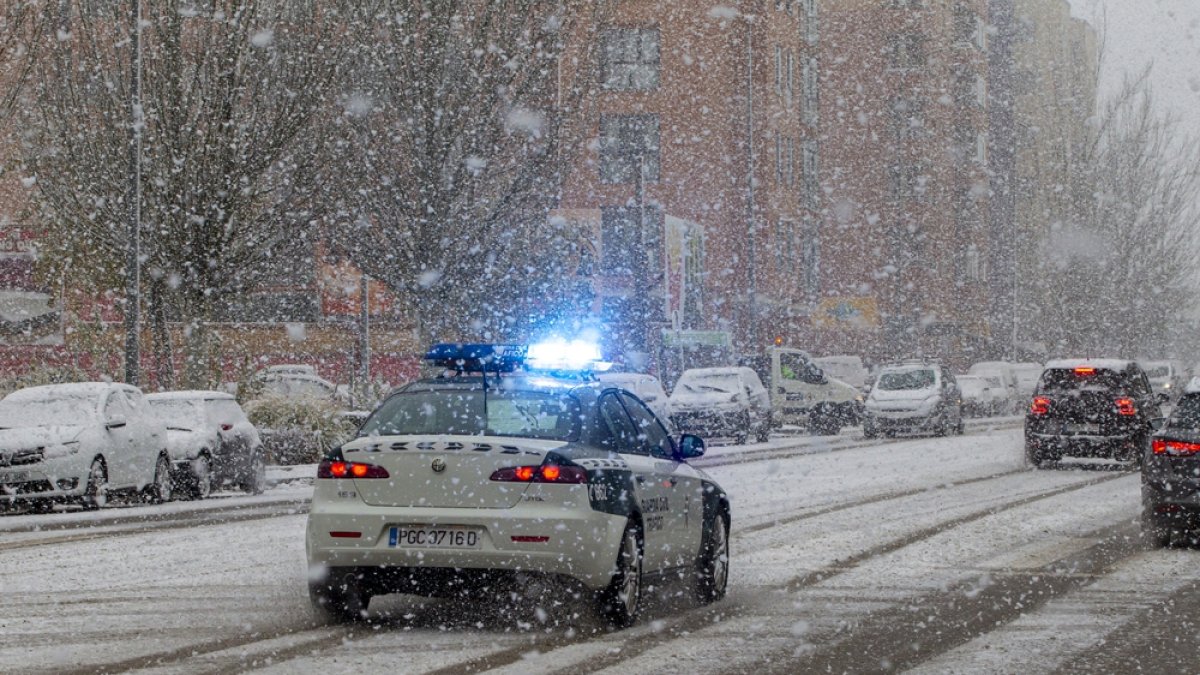 La Guardia Civil interviene en el último episodio de nieve en Soria, esta misma semana. HDS
