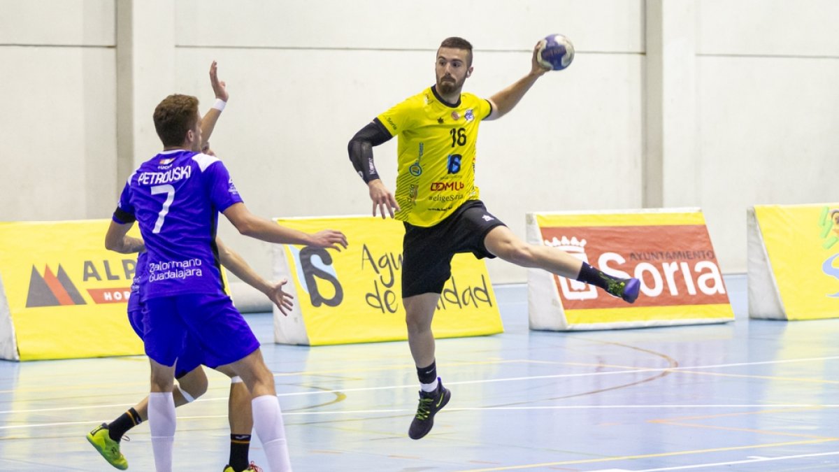 El BM Soria reanuda la competición liguera en Aranda tras el partido de Copa. MARIO TEJEDOR