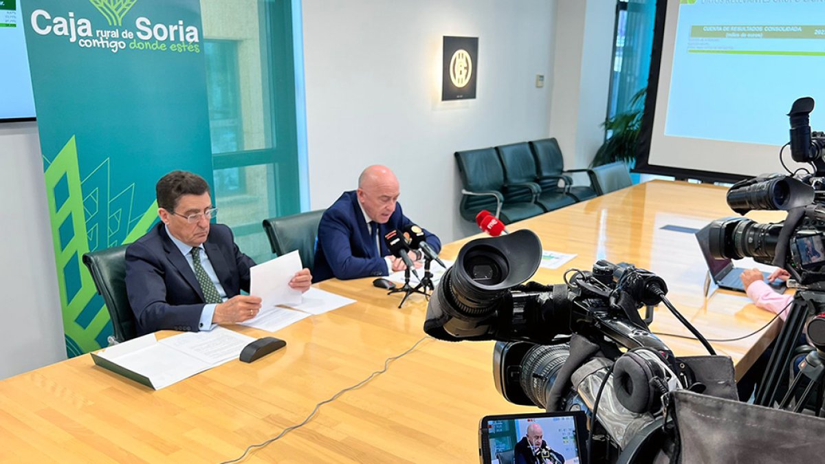 El presidente de Caja Rural de Soria, Carlos Martínez, y el director general, Domingo Barca. HDS