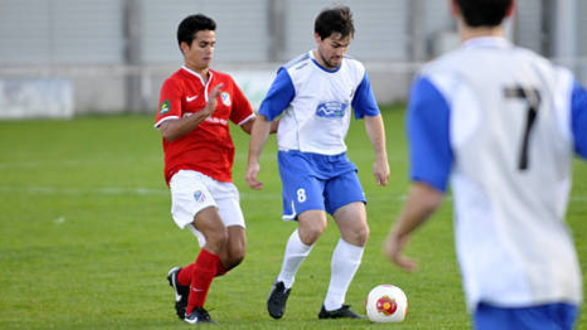 El Almazán se quiere renencontrar con el triunfo ante la Segoviana. / Diego Mayor-