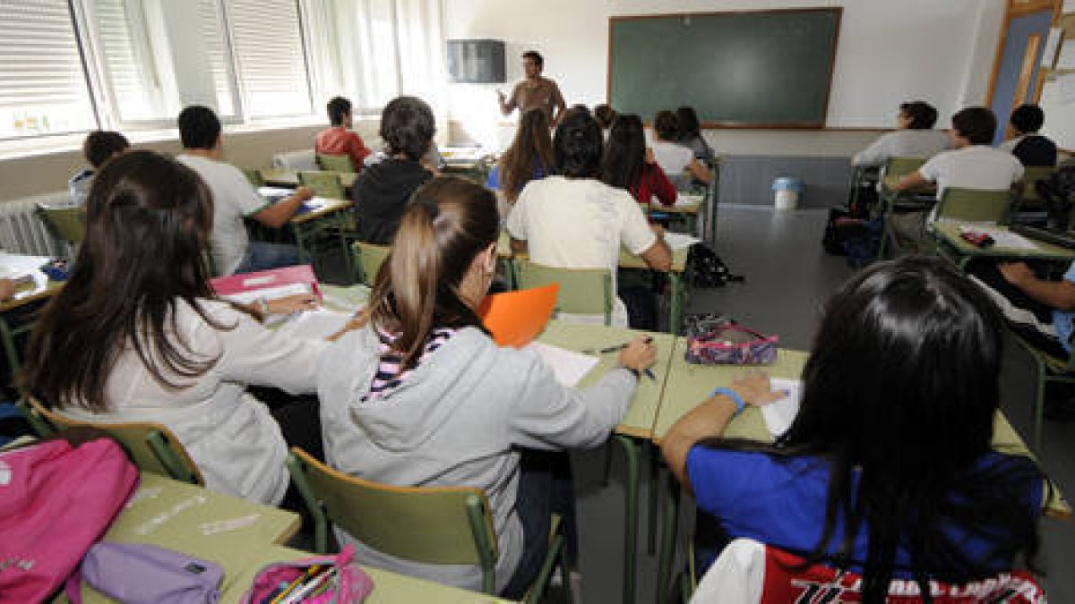 Alumnos de Secundaria, en una imagen de archivo. VALENTÍN GUISANDE-