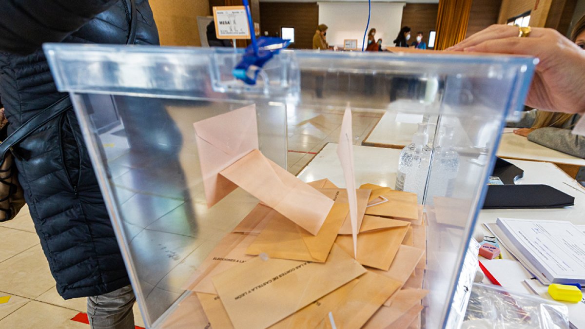 Urna electoral en la provincia. HDS