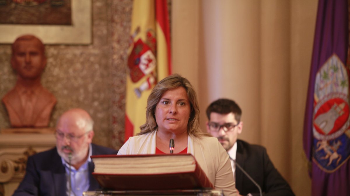 Esther Pérez, en la toma de posesión como diputada en la actual legislatura. HDS
