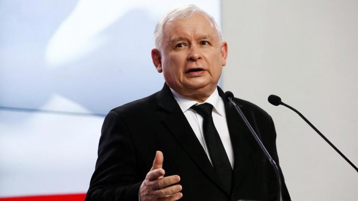 Kaczynski, durante la conferencia de prensa en la que hizo el anuncio.-/ KACPER PEMPEL
