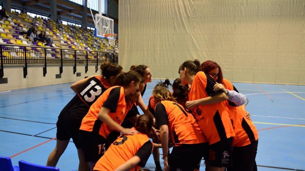 Las chicas del Baloncesto Soria Femenino, durante uno de los partidos que disputaron mientras competían.-BSF