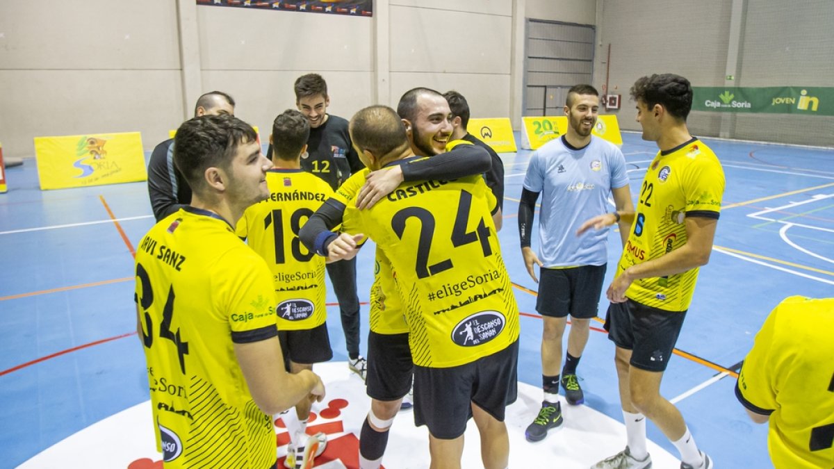 El BM Soria realizaba un gran partido ante Guadalajara para seguir con vida en la Copa del Rey. MARIO TEJEDOR