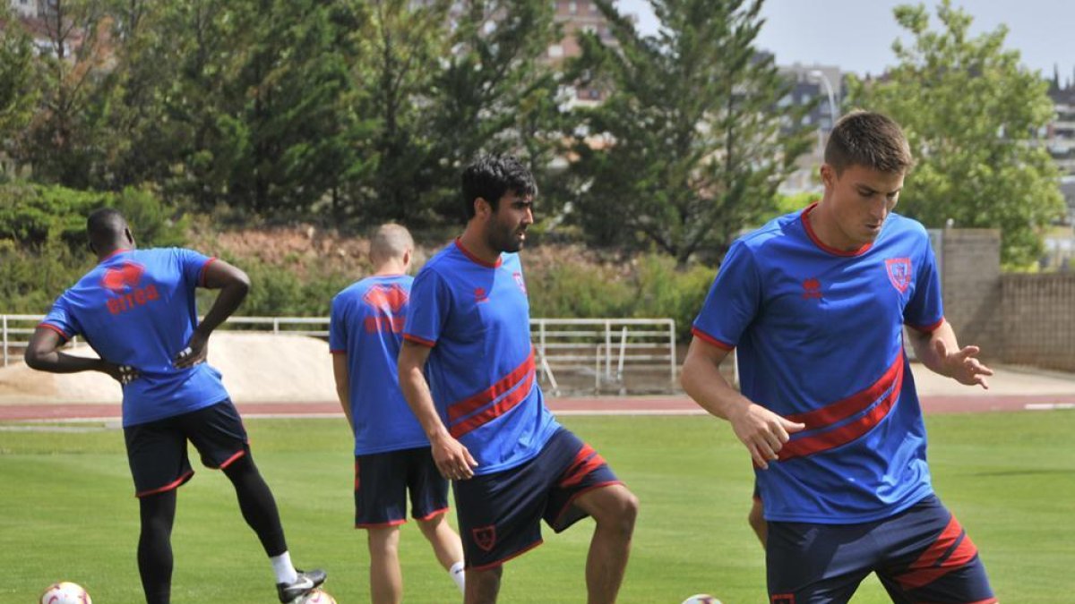 El delantero Jordi Sánchez, uno de los refuerzos de este verano, durante un entrenamiento.-VALENTÍN GUISANDE