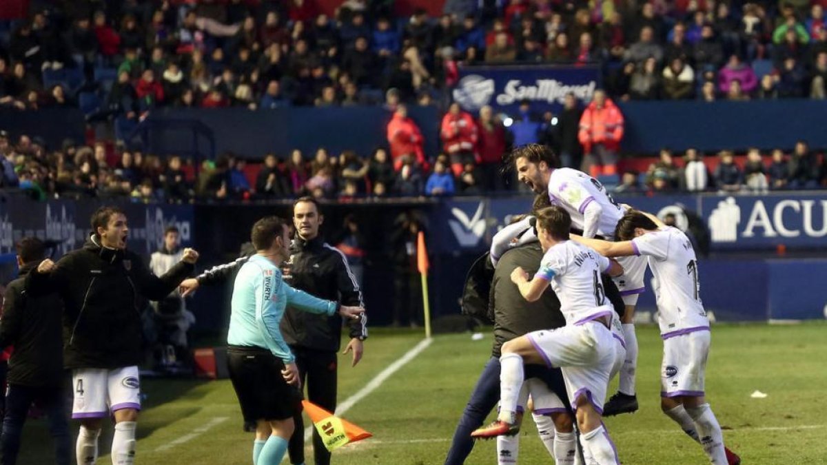 Los rojillos celebran el último gol de Dani Nieto ante Osasuna.-ÁREA 11