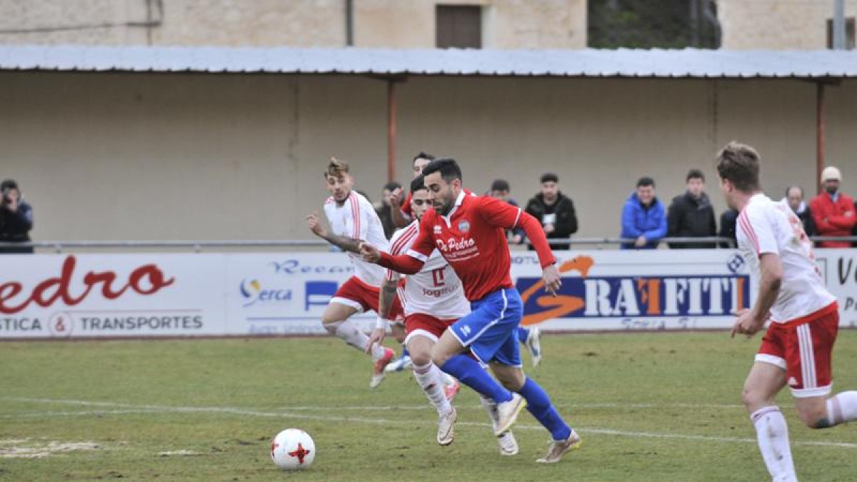 El Sporting Uxama lidera la clasificación de la Primera Regional de Aficionados.-VALENTÍN GUISANDE