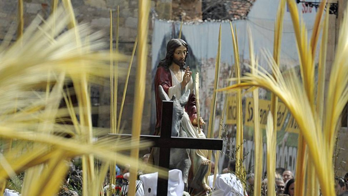La imagen de Jesús entrando a Jerusalén fue la protagonista de la jornada.-REPORTAJE GRÁFICO:DIEGO MAYOR