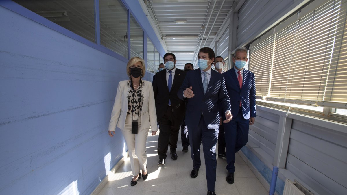 El presidente de la Junta de Castilla y León, Alfonso Fernández Mañueco, en la presentación del proyecto de la Unidad Satélite de Radioterapia de Ávila. ICAL