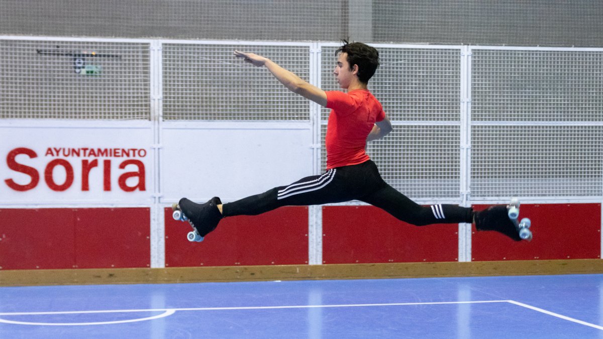 Héctor Díez en un entrenamiento en el polideportivo de San Andrés durante las pasadas navidades. MARIO TEJEDOR