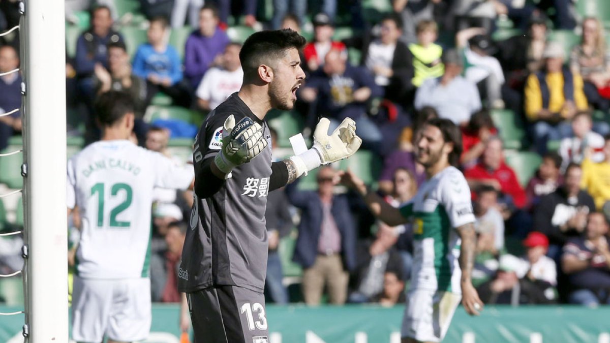 Dani Barrio en un lance del encuentro que el Numancia jugó el domingo en Elche. ÁREA 11