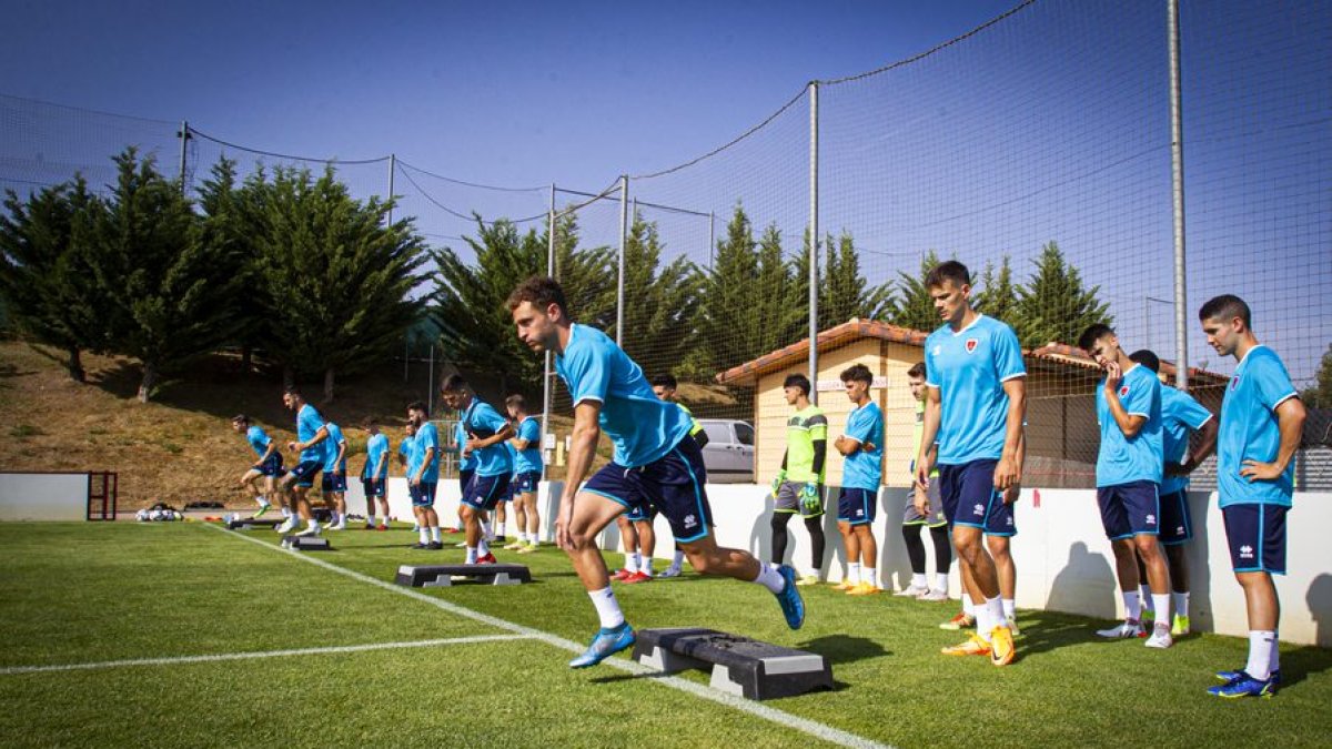 Los futbolistas numantinos ya tienen sus dorsales para el próximo ejercicio. MARIO TEJEDOR